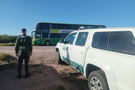 El operativo se llevó acabo en la Rioja en dos micros con destino Chilecito, Mendoza. Foto: Gendarmería Nacional. El operativo se llevó acabo en la Rioja en dos micros con destino Chilecito, Mendoza. Foto: Gendarmería Nacional.