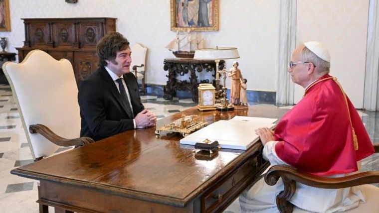 Javier Milei visitó al papa León XIV y mantuvieron su primer encuentro en el Vaticano