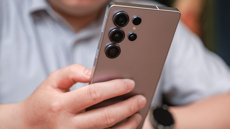 Con Snapdragon 8 Elite, 12 GB de RAM y 512 GB, ofrece potencia duradera. Con Snapdragon 8 Elite, 12 GB de RAM y 512 GB, ofrece potencia duradera.