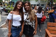 ¡Diosas! Valentina Solari y su amiga Giuliana. Foto: ALF PONCE / MDZ