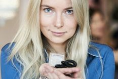 Sophie Trelles-Tvede es la directora ejecutiva de la compañía de accesorios para el cabello Invisibobble que creó una innovadora liga de cabello.