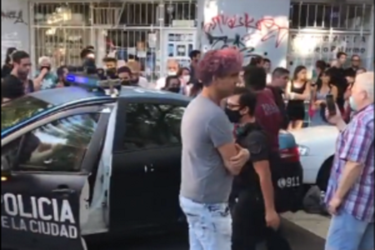 La captura de los presuntos violadores y el enojo de los vecinos.