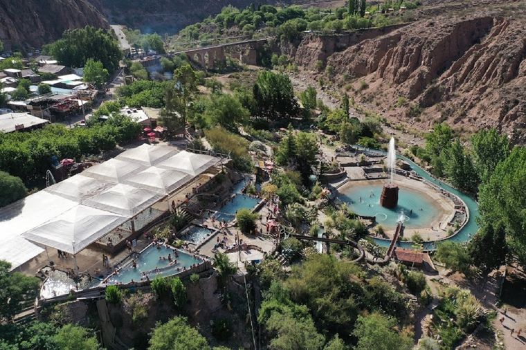 El Parque de Agua Termas Cacheuta es uno de los mayores atractivos turísticos en el departamento de Luján de Cuyo. Foto: TermasCacheuta El Parque de Agua Termas Cacheuta es uno de los mayores atractivos turísticos en el departamento de Luján de Cuyo. Foto: TermasCacheuta