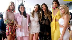 El periodismo se ha visto desplazado por los influencers, como este grupo de españolas que así se definen. Foto EFE