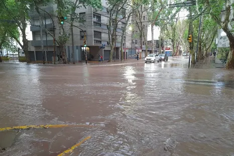 comenzaron las tormentas en el amba: rige un alerta naranja y cuales pueden ser las zonas mas afectadas