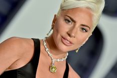 Lady Gaga padece 2 enfermedades crónicas y no lo sabías Lady Gaga es una cantante, compositora, bailarina y actriz estadounidense. Foto: https://www.hola.com/us-es/moda/2019022521572/lady-gaga-collar-oscar-historia/