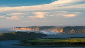 La Boca muestra una de las postales más particulares de O’Higgins, con el río Rapel encontrándose con el mar en un paisaje de gran amplitud. La Boca muestra una de las postales más particulares de O’Higgins, con el río Rapel encontrándose con el mar en un paisaje de gran amplitud.