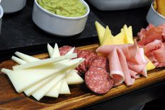 Los argentinos han perdido poder adquisitivo pero siguen comprando la misma cantidad de alimentos, en líneas generales. Foto: ALF PONCE MERCADO / MDZ