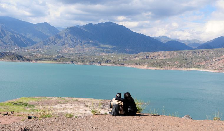 El dique Potrerillos cuenta con playas habilitadas para bañarse este verano. El dique Potrerillos cuenta con playas habilitadas para bañarse este verano.