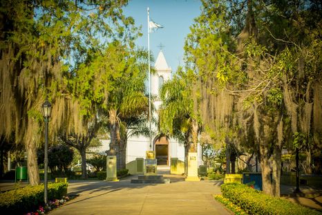 El pueblo de Cayastá conserva las ruinas de la antigua Santa Fe junto al río San Javier. El pueblo de Cayastá conserva las ruinas de la antigua Santa Fe junto al río San Javier.