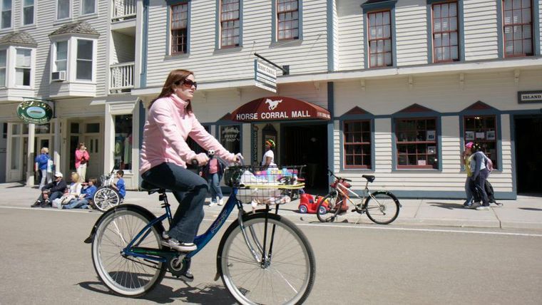 Andar en bicleta es una actividad perfecta para reducir el estrés. Andar en bicleta es una actividad perfecta para reducir el estrés.
