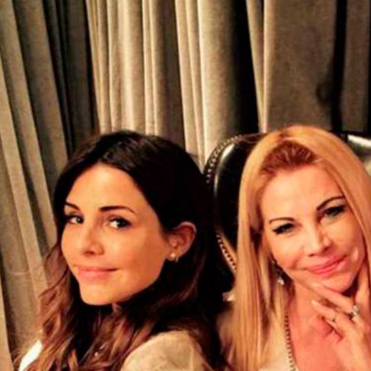 Soledad Aquino junto a su hija Candelaria.