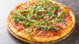Seguí los pasos y prepará esta receta de pizza con rúcula y jamón crudo perfecta.