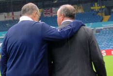 Bielsa y Benítez, a solas tras el partido Foto: captura de TV