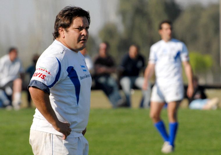 Perikles luce enojado. Al comienzo del juego, las cosas no iban bien. Foto: Nacho Gaffuri / MDZ