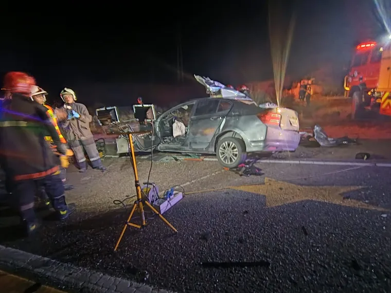 Un hombre falleció este domingo por la noche luego de un choque frontal entre un auto y un camión en la ruta hacia Chile. Un hombre falleció este domingo por la noche luego de un choque frontal entre un auto y un camión en la ruta hacia Chile.
