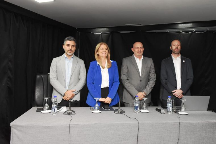 Presentación en la Legislatura bonaerense del paquete económico de Kcillof 2026. De izquierda a derecha: Cristian Girard, titular de ARBA; Verónica Magario, vicegobernadora y presidenta del Senado bonaerense; Alexis Guerrera, presidente de la Cámara de Diputados provincial; y Pablo López, ministro de Economía de la provincia de Buenos Aires Presentación en la Legislatura bonaerense del paquete económico de Kcillof 2026. De izquierda a derecha: Cristian Girard, titular de ARBA; Verónica Magario, vicegobernadora y presidenta del Senado bonaerense; Alexis Guerrera, presidente de la Cámara de Diputados provincial; y Pablo López, ministro de Economía de la provincia de Buenos Aires