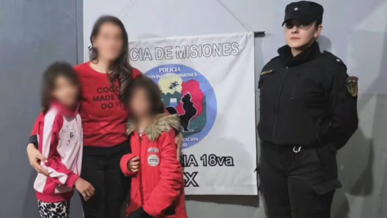 Las niñas quedaron a cargo de una mujer, mientras que los tres niños fueron confiados al cuidado de otra vecina. Las niñas quedaron a cargo de una mujer, mientras que los tres niños fueron confiados al cuidado de otra vecina.