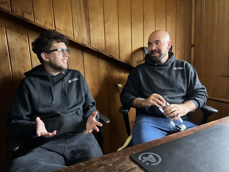 Sebastián Vekselman y Gaston Paz, socios de la aplicación Foto: Foto Prensa Alquilá Tu Cancha
