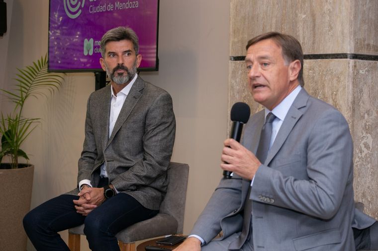 El gobernador Rodolfo Suarez participó del encuentro organizado por el intendente de Capital, Ulpiano Suarez. Foto: Prensa Capital