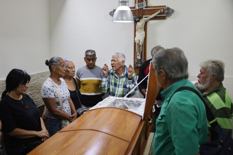 Ceremonia para despedir a Rosa Elena González, anciana que falleció durante los ataques de EE.UU a Venezuela. Ceremonia para despedir a Rosa Elena González, anciana que falleció durante los ataques de EE.UU a Venezuela.