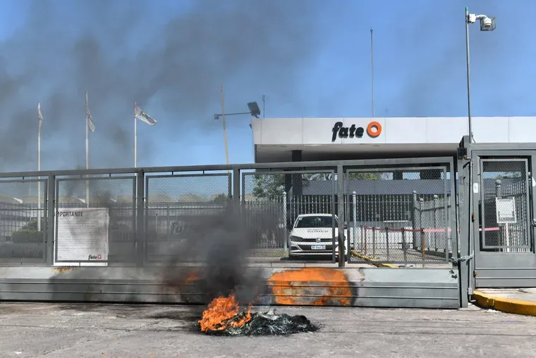 La función de la política debería ser proteger a las personas de las condiciones que las dañan, trabajadores y empresarios.