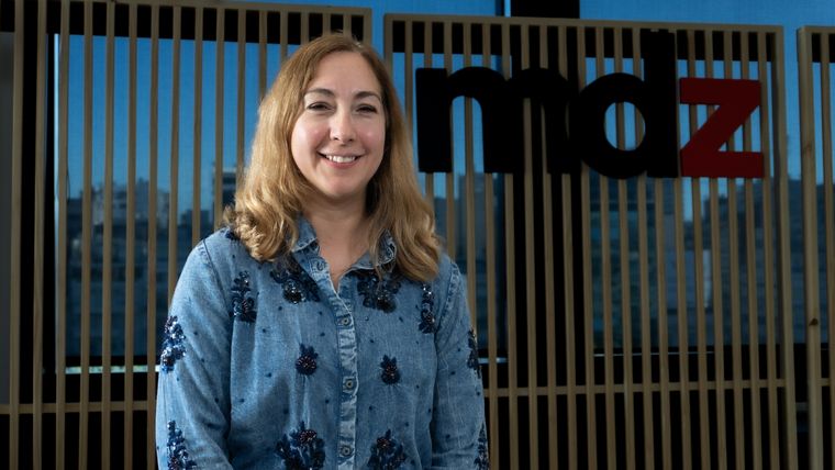 La Dra. Amelia Zarauza en los estudios de MDZ. Foto: Agustín Tubio / MDZ