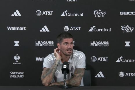Rodrigo De Paul tuvo su primera conferencia como jugador del Inter Miami y no se la dejaron pasar. Foto: captura de TV. Rodrigo De Paul tuvo su primera conferencia como jugador del Inter Miami y no se la dejaron pasar. Foto: captura de TV.