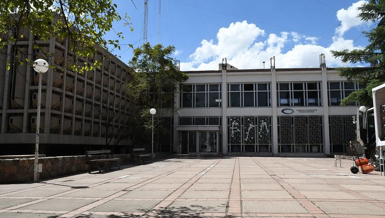 La subcomisaría de la Policía Científica amenazó con quitarse la vida en el Palacio Policial de Mendoza