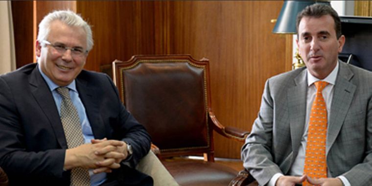 El gobernador Francisco Pérez recibió en su despacho al ex juez español Baltasar Garzón.