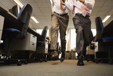 cuanto ejercicio necesitas para compensar 8 horas sentado