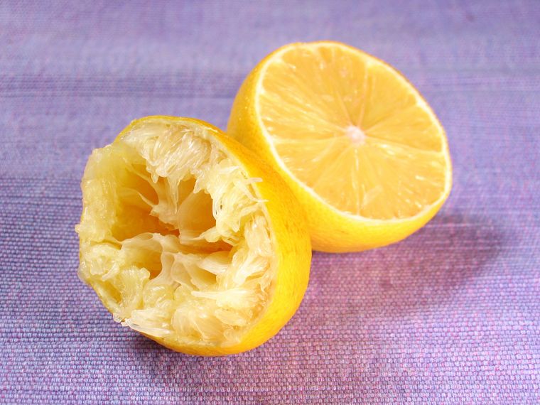 Este truco casero puede salvar una receta cuando no se puede conseguir un limón.