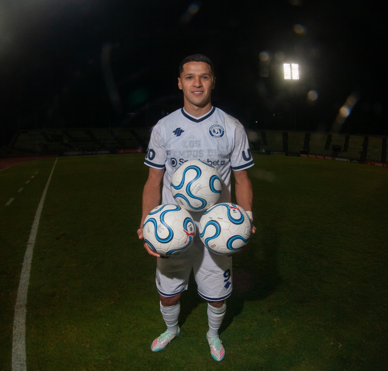 Arce, tres goles y la pelota de recuerdo.&nbsp;