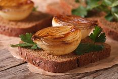 Cebollas caramelizadas al horno: el secreto para realzar cualquier plato. Cebollas caramelizadas al horno: el secreto para realzar cualquier plato.