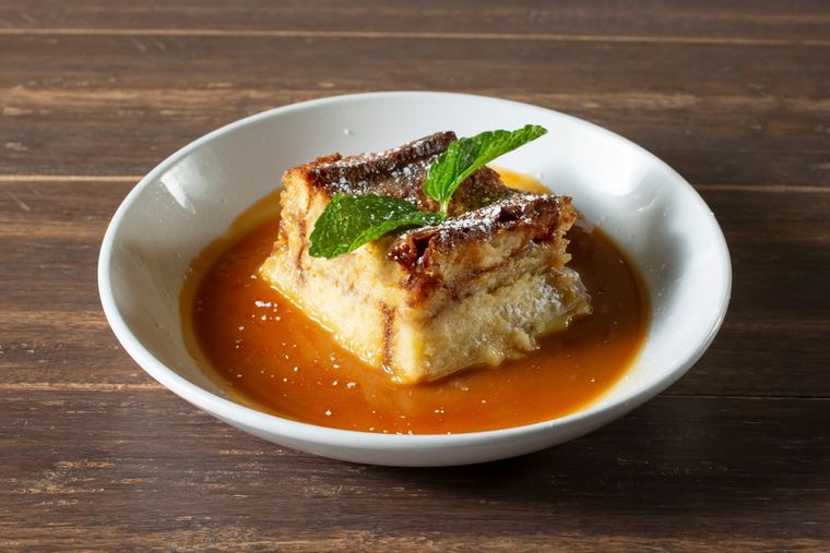 La receta de budín de pan es una de las más antiguas del país, traída por inmigrantes europeos y adaptada con ingredientes locales. La receta de budín de pan es una de las más antiguas del país, traída por inmigrantes europeos y adaptada con ingredientes locales.