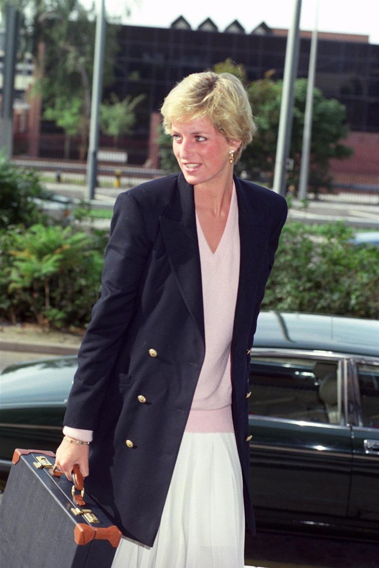 Lady Di se convierte en nuestra inspiración de por vida con esta dupla de jeans y blazer Foto: InStyle
