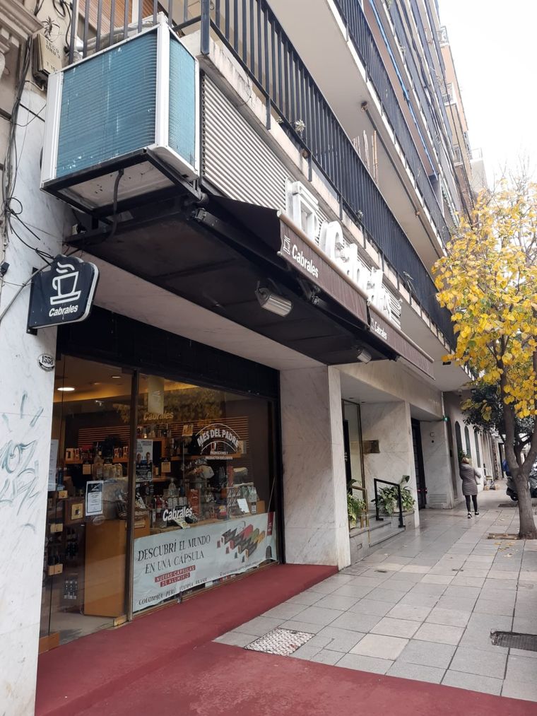Café Cabrales ubicado en la localidad de Recoleta. Café Cabrales ubicado en la localidad de Recoleta.