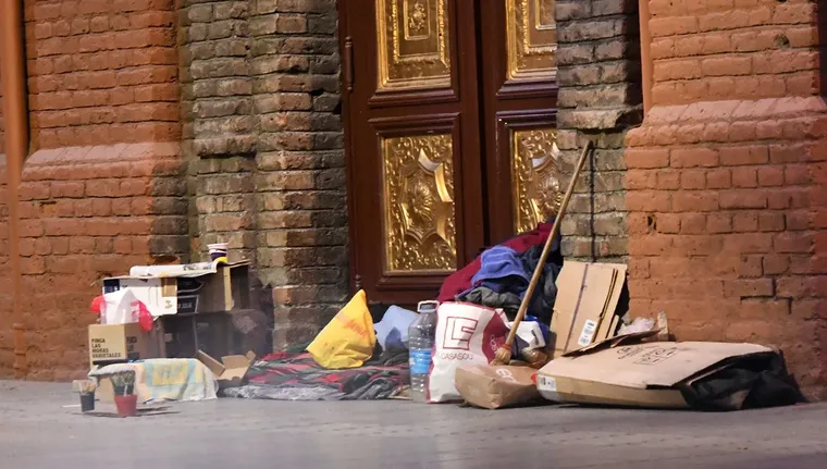 Al extranjero rico se lo recibe con alfombra; al migrante que llega sin nada se lo expulsa. Al extranjero rico se lo recibe con alfombra; al migrante que llega sin nada se lo expulsa.