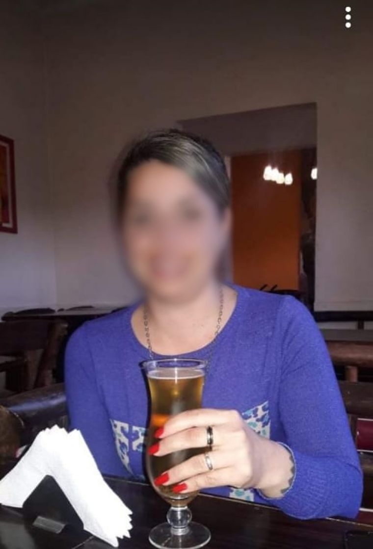 La mujer trabajaba como celadora de una institución educativa y, el caso, generó repudio en redes sociales