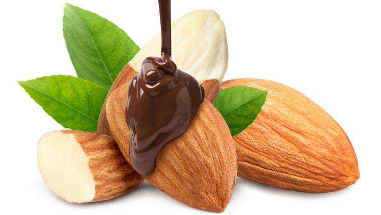 Dulce tentación: receta de almendras bañadas en chocolate.