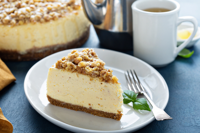 MDZol | Esta receta de cheesecake con cubierta de nueces pecán caramelizadas es increíble