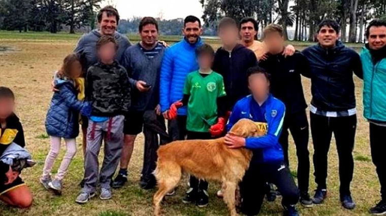 La polémica foto. Nadie con barbijo ni aislamiento.