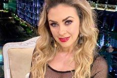 Sin bikini jugando en el agua: la ex de Luis Miguel encendió las redes sociales