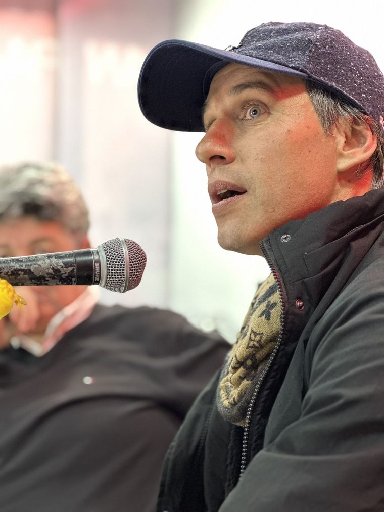 Toranzo en conferencia de prensa. Foto: Twitter Siempre Primero Huracán