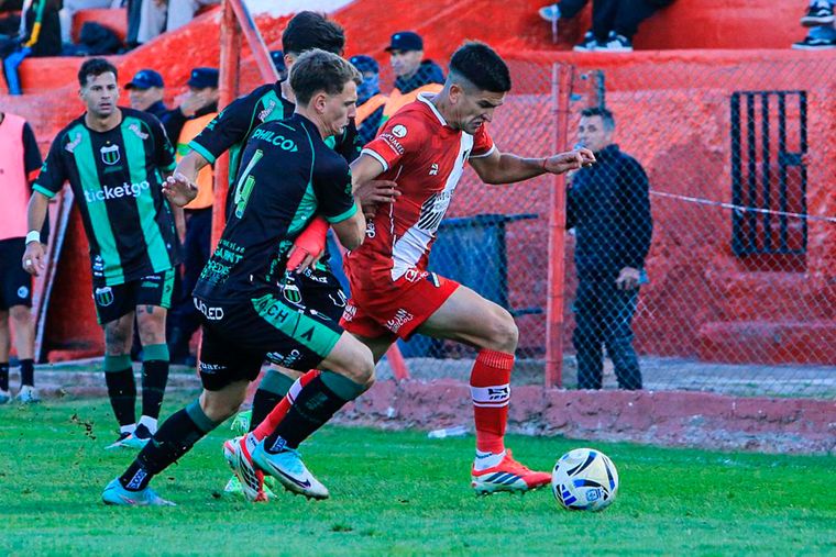 Deportivo Maipú recibe a Nueva Chicago en el Omar Higinio Sperdutti.