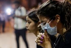 Las labores de rescate continúan sin descanso tras el colapso parcial de un edificio en Surfside, Florida. Foto: REUTERS Las labores de rescate continúan sin descanso tras el colapso parcial de un edificio en Surfside, Florida. Foto: REUTERS