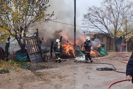 Una vivienda se incendió en la localidad de Agrelo, en Luján de Cuyo. Una vivienda se incendió en la localidad de Agrelo, en Luján de Cuyo.