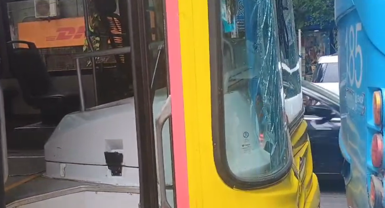 El choque de los colectivos se produjo en el centro de Mendoza.