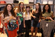 ¡Locas por las compras! Foto: Alf Ponce/MDZ