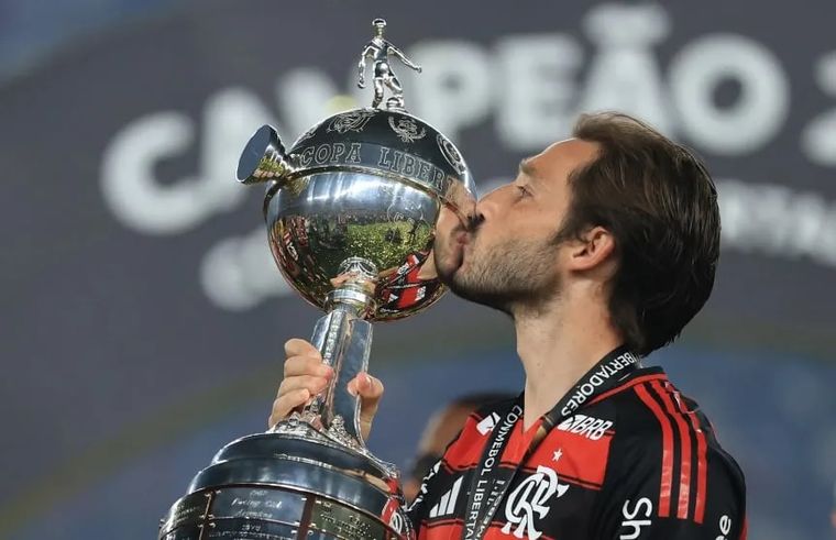 El uruguayo viene de ser campeón con Flamengo de la Copa Libertadores 2025, pero antes ganó otras dos con Palmeiras. El uruguayo viene de ser campeón con Flamengo de la Copa Libertadores 2025, pero antes ganó otras dos con Palmeiras.